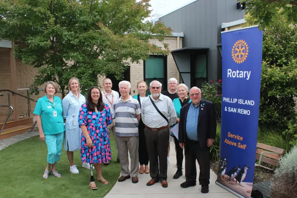 Phillip_Island_Comm_Hosp_tour_Rotary_members.png