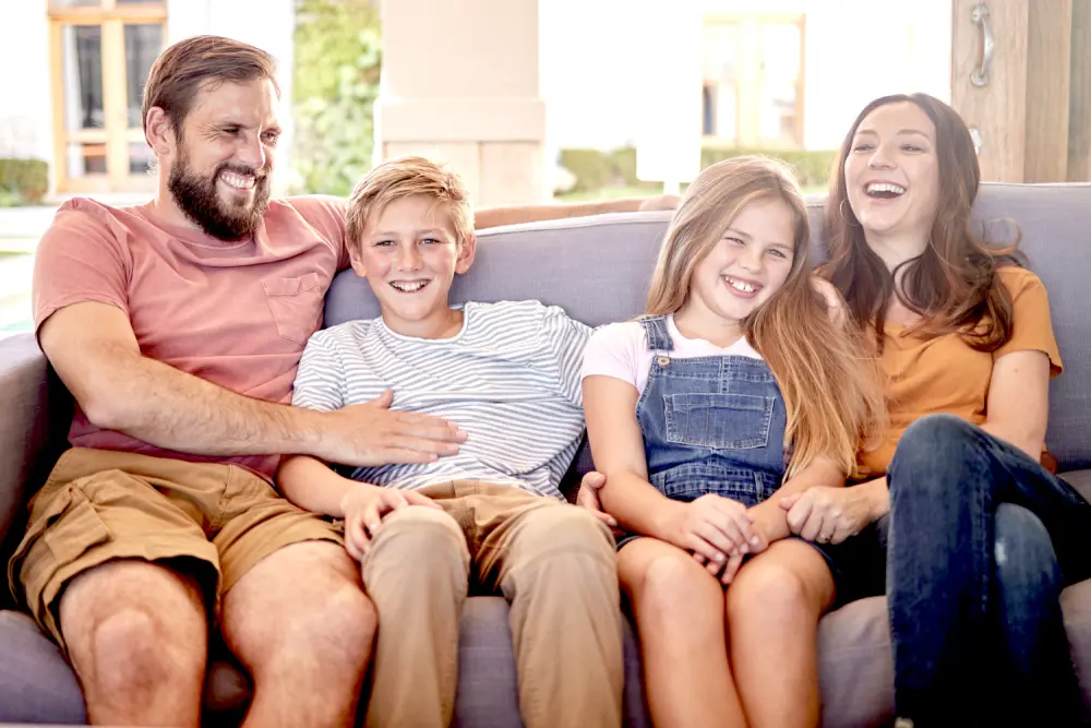 Family-Teenagers-on-couch-1500x_546764050.jpg