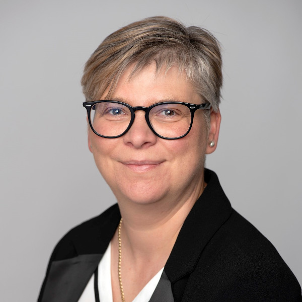 Ms Jana Gazarek